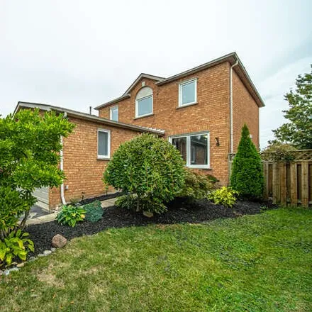 Image 2 - 10 Woodstone Place, Whitby, ON L1R 1S8, Canada - House for sale