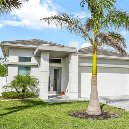 Rent this 4 bed house on 693 105th Avenue North in Collier County, FL 34108