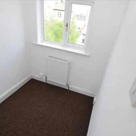 Image 3 - Gainsborough Gardens, South Stanmore, London, HA8 5TB, United Kingdom - Apartment for rent