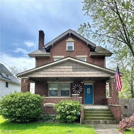 Buy this 3 bed house on 339 West 29th Street in Lorain, OH 44055