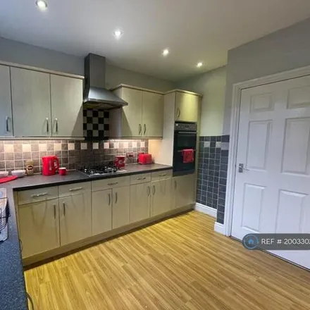 Rent this 6 bed townhouse on Ferndale Road in Liverpool, L15 3JY