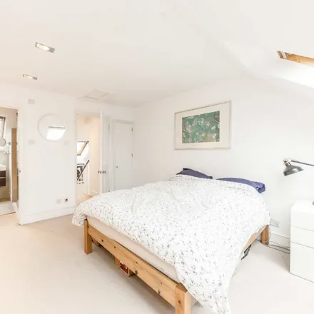 Rent this 4 bed apartment on Graham Road in London, SW19 3SS
