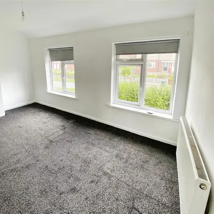 Image 4 - Annie Street, Wrose, BD18 2EP, United Kingdom - Townhouse for rent