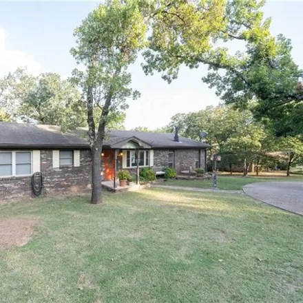 Image 1 - 1052 North 11th Street, Van Buren, AR 72956, USA - House for sale