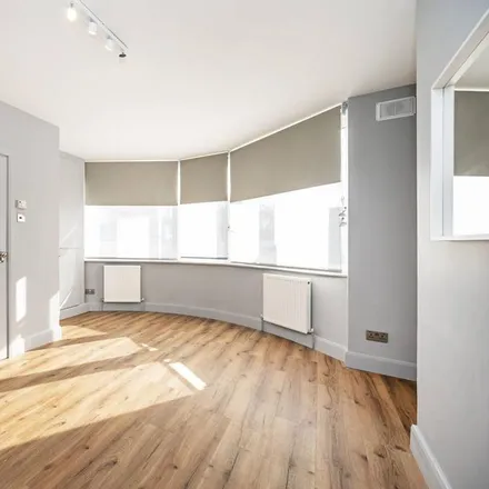 Rent this studio apartment on Nant Road in London, NW2 2AJ