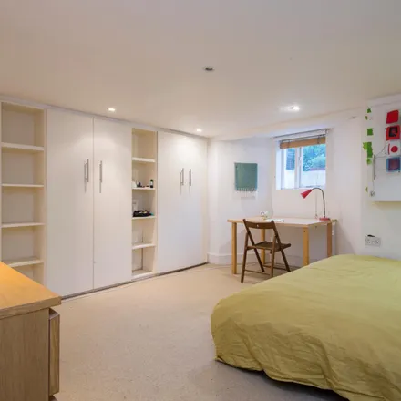 Rent this 6 bed room on Rushmore Primary School in Elderfield Road, Clapton Park