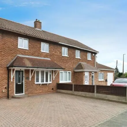 Buy this 3 bed duplex on Giffords Cross Avenue in Corringham, SS17 7NQ