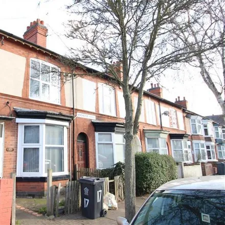 Rent this 5 bed townhouse on Dee's Florist in Winchester Avenue, Leicester