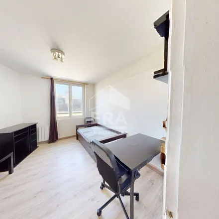 Rent this 3 bed apartment on 92 Rue Hélène in 76600 Le Havre, France