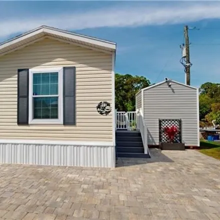 Buy this studio apartment on 62 Tarpon Drive in Highlands County, FL 33875