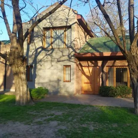 Buy this 6 bed house on Vélez Sarsfield in Partido de Florencio Varela, Florencio Varela