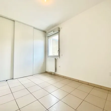 Rent this 3 bed apartment on 93 Route de Saint-Simon in 31100 Toulouse, France