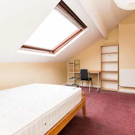 Rent this 6 bed room on Wilmslow Road in Manchester, M20 6UH