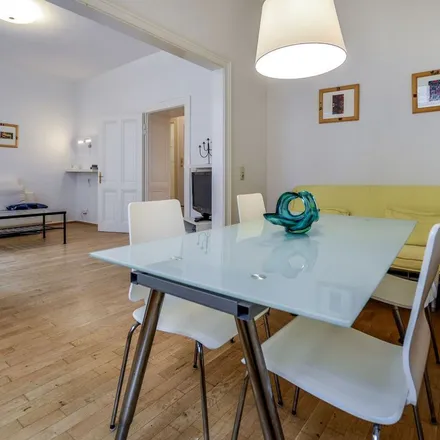 Rent this 2 bed apartment on Kuenstraße 25 in 50733 Cologne, Germany