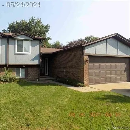 Rent this 3 bed house on 2127 Hopkins Dr in Sterling Heights, Michigan