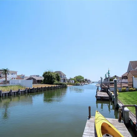 Rent this 3 bed apartment on 17 Marlin Road in Southampton, East Quogue