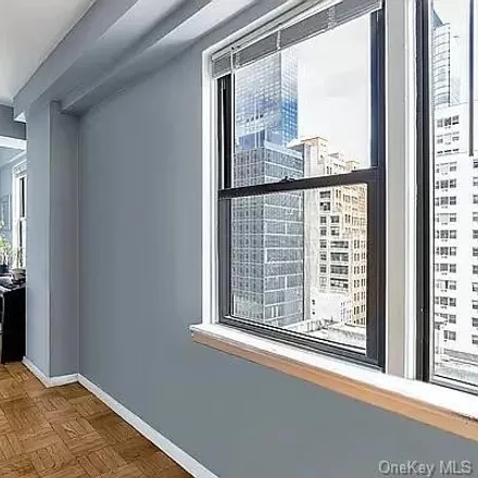 Image 5 - 234 East 46th Street, New York, NY 10017, USA - Condo for sale