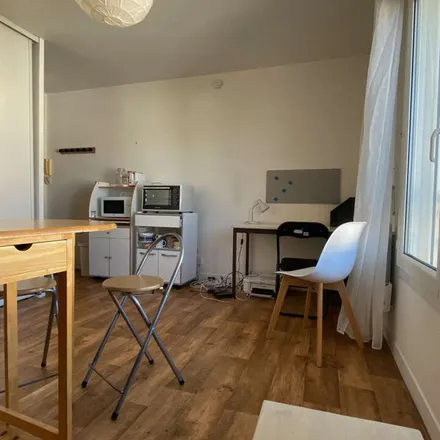 Image 1 - 19 Rue du Petit Bonneveau, 86000 Poitiers, France - Apartment for rent