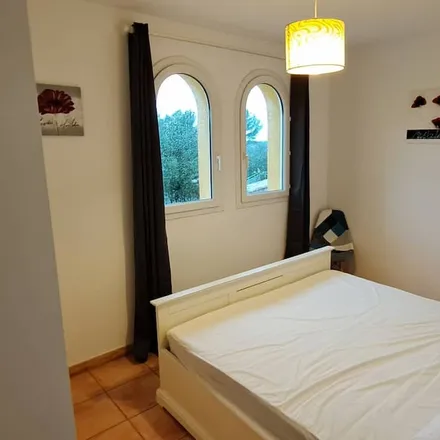 Rent this 6 bed house on Var Mat' in D N7, 83520 Roquebrune-sur-Argens