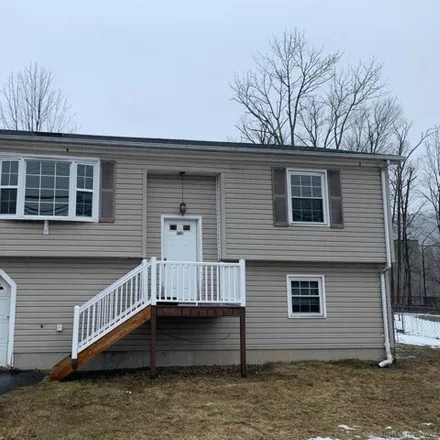 Rent this 3 bed house on 1711 Litchfield Turnpike in Woodbridge, South Central Connecticut Planning Region