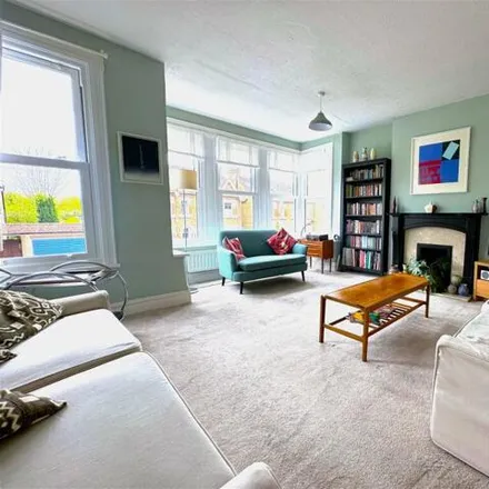 Image 2 - Queen's Road, London, UB8 2NW, United Kingdom - Apartment for sale