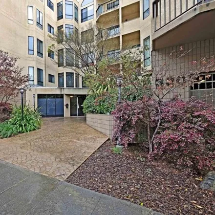 Buy this 1 bed condo on 330 Park View Terrace in Oakland, CA 94610