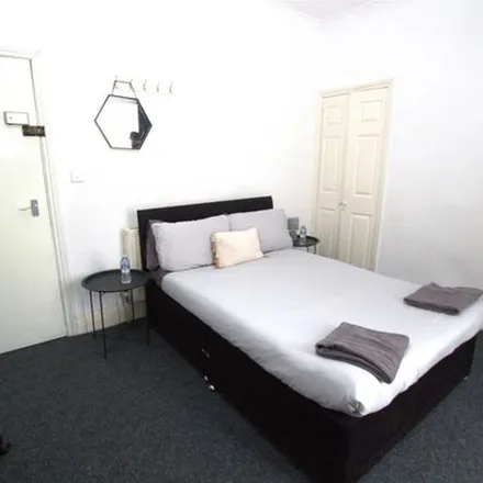 Rent this 5 bed apartment on Clifton Street in Middlesbrough, TS1 4BZ