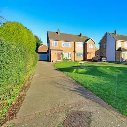 Buy this 3 bed duplex on Ashdown Crescent in Cheshunt, EN8 0RE