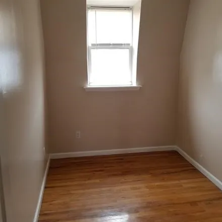 Image 4 - 692 Bergen Avenue, Bergen, Jersey City, NJ 07306, USA - Townhouse for rent