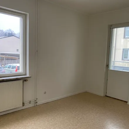 Rent this 3 bed apartment on Carlavägen in 633 50 Eskilstuna, Sweden