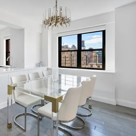 Image 2 - 182 East 73rd Street, New York, NY 10021, USA - Apartment for sale