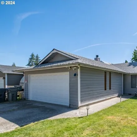 Buy this 3 bed house on 1845 Franklin St in Lebanon, Oregon