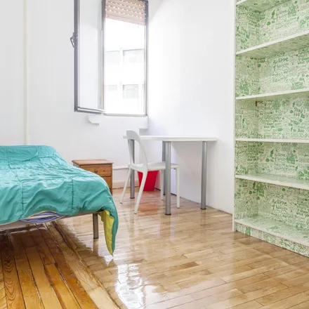 Rent this 9 bed room on Madrid in Locutorio, Calle de Miguel Moya