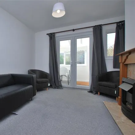Image 3 - 43 Southway, Guildford, GU2 8DF, United Kingdom - House for rent