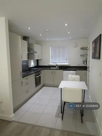 Image 9 - James Leach VC Road, Manchester, M40 7PW, United Kingdom - Townhouse for rent