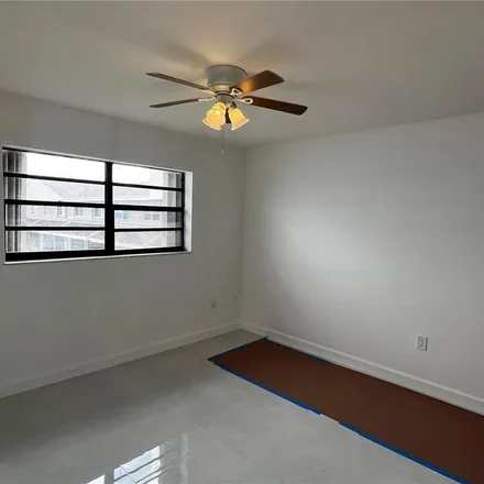 Image 7 - 848 Brickell Avenue, Miami, FL 33131, USA - Apartment for rent