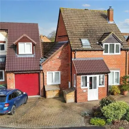 Buy this 4 bed house on Grassmead in Thatcham, RG19 4FP