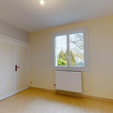 Rent this 4 bed apartment on Résidence la Bretonnière in 1 Rue Anatole France, 37540 Saint-Cyr-sur-Loire