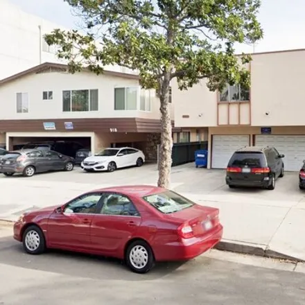 Rent this 2 bed house on 956 South Bedford Street in Los Angeles, CA 90035