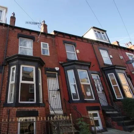 Rent this 6 bed townhouse on Thornville Court in Back Beamsley Mount, Leeds