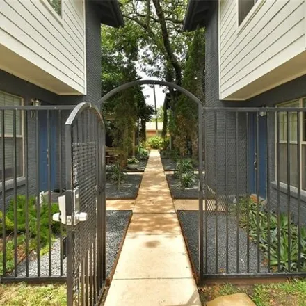 Image 6 - 2101 Polaris Avenue, Austin, TX 78757, USA - Townhouse for rent