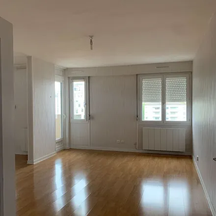 Rent this 3 bed apartment on Place de l'Obélisque in 71100 Chalon-sur-Saône, France