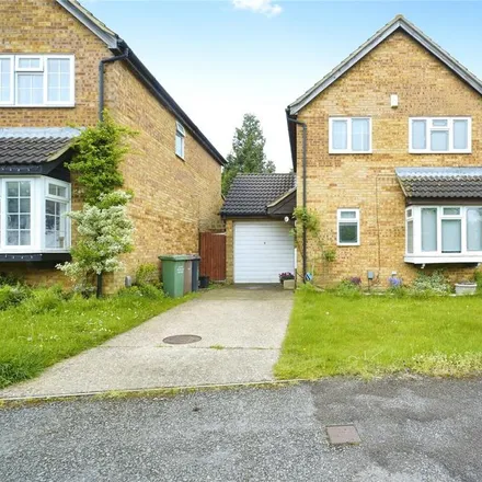 Rent this 4 bed house on Ravenhill Way in Luton, LU4 0YH