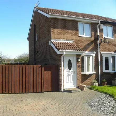 Rent this 2 bed duplex on Linden Road in Seaton Delaval, NE25 0DB