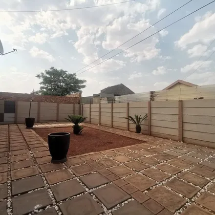 Rent this 3 bed apartment on unnamed road in Johannesburg Ward 120, Gauteng