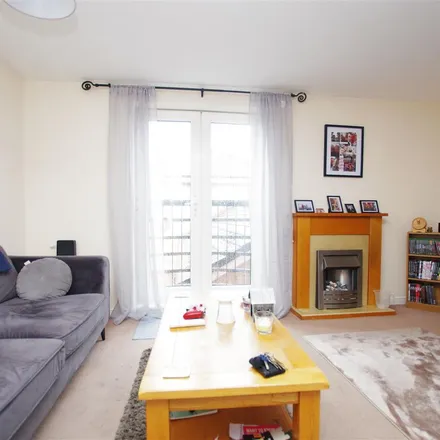 Rent this 2 bed apartment on Saltash Road in Swindon, SN2 2EB