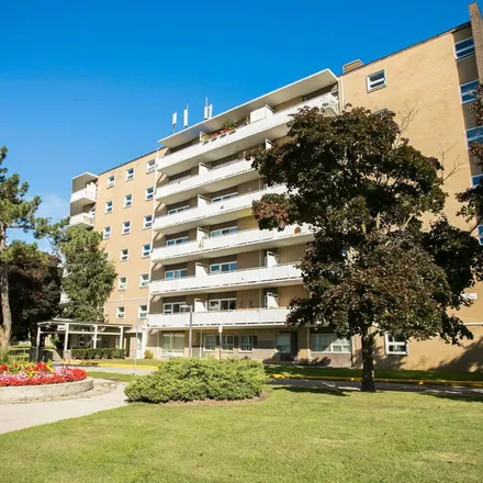 Rent this 3 bed apartment on 32 Carluke Crescent in Toronto, ON M2L 2J2