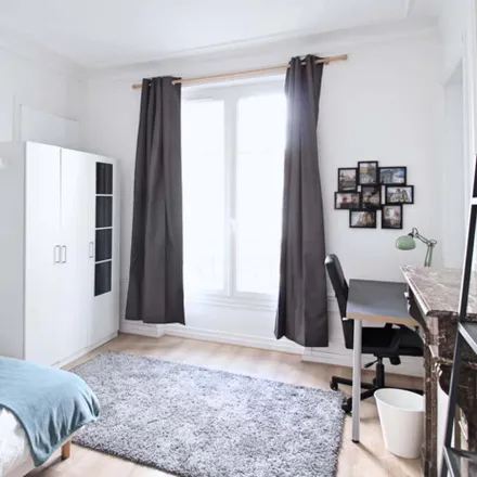 Rent this 3 bed room on 2 Cité de la Chapelle in 75018 Paris, France