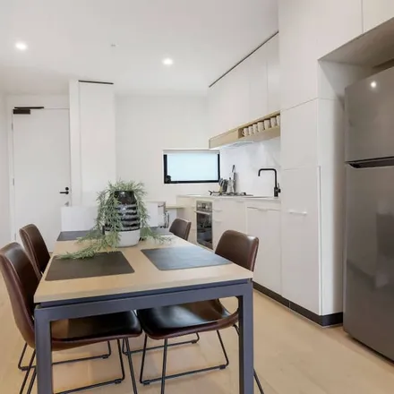 Image 2 - Ivanhoe, Norman Street, Ivanhoe VIC 3079, Australia - Apartment for rent