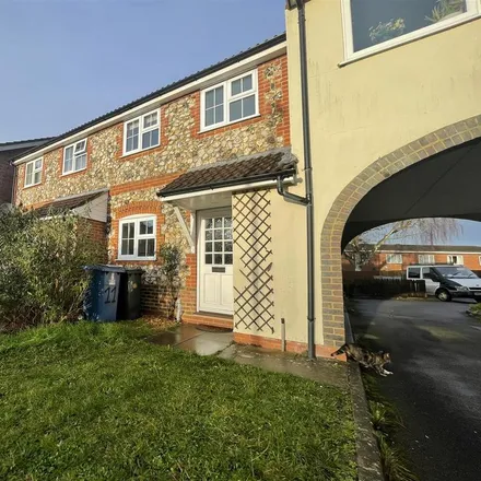 Rent this 3 bed townhouse on Barn Field in Yateley, GU46 6HZ